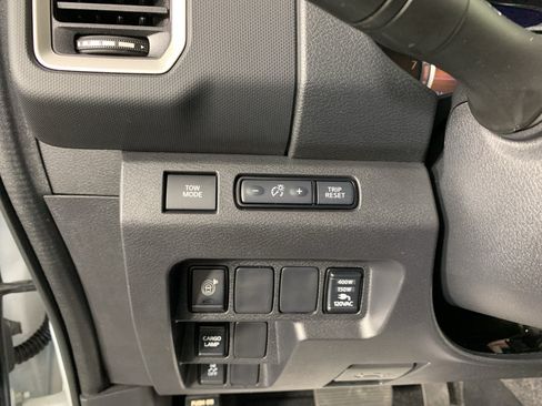 Used 2022 Nissan Frontier SV w/ Technology Package RWD image 15