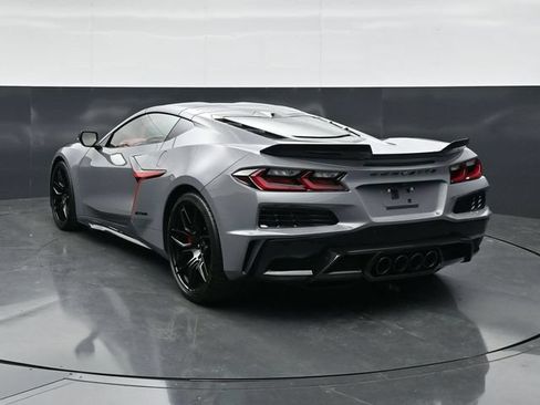 Used 2025 Chevrolet Corvette Z06 w/ Stealth Interior Trim Package RWD image 8