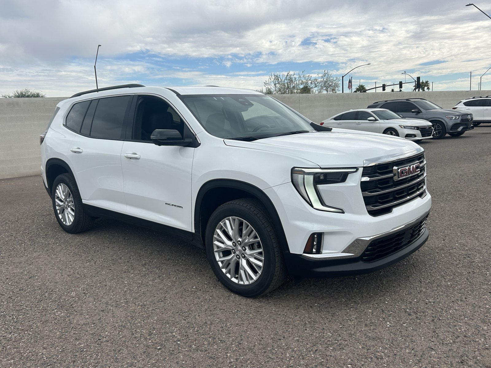 Used 2026 GMC Acadia Elevation w/ Elevation Premium Package FWD image 6