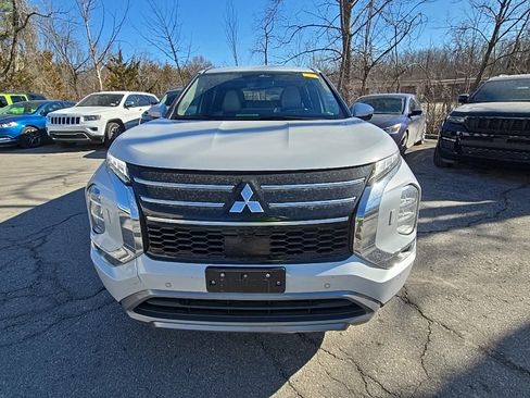 Used 2025 Mitsubishi Outlander SE image 12