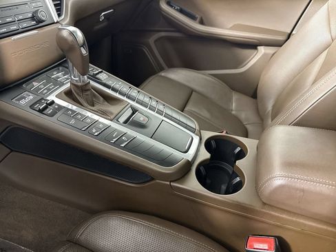 Certified 2018 Porsche Macan S AWD/4WD image 32