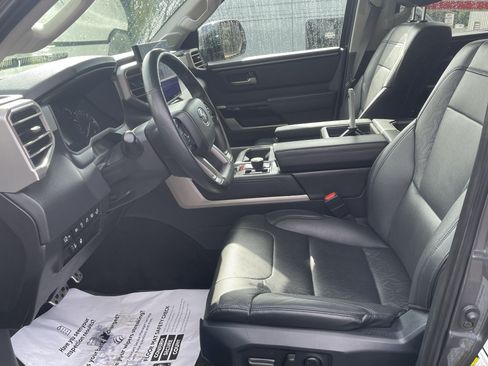 Used 2022 Toyota Tundra Limited w/ TRD Off-Road Package AWD/4WD image 10