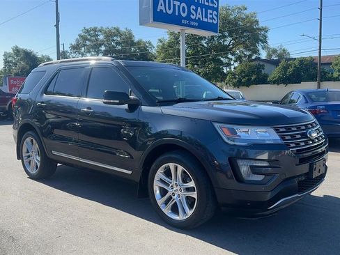 Used 2017 Ford Explorer XLT w/ Equipment Group 202A AWD/4WD image 6