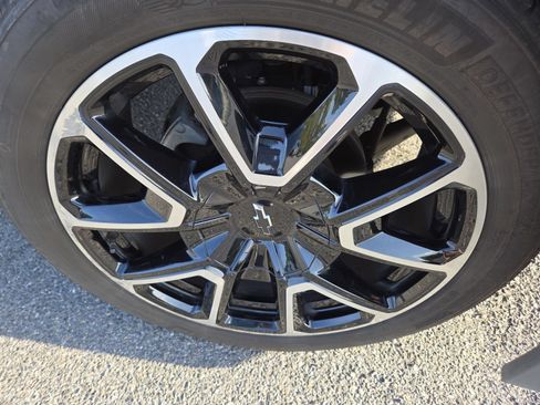 Used 2018 Chevrolet Suburban Premier AWD/4WD image 16