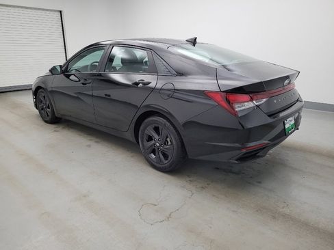 Used 2023 Hyundai Elantra SEL w/ Preferred Accessory Package FWD image 3