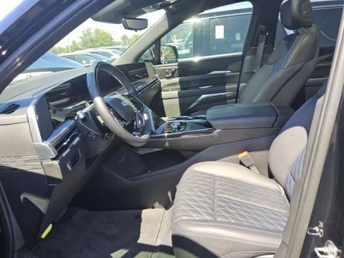 Used 2025 Cadillac Escalade IQ Luxury 1 AWD/4WD image 4
