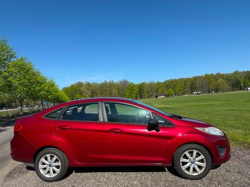 Used 2013 Ford Fiesta SE FWD image 5
