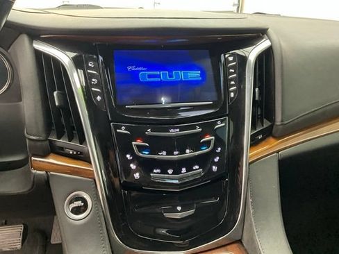 Used 2016 Cadillac Escalade Luxury AWD/4WD image 8