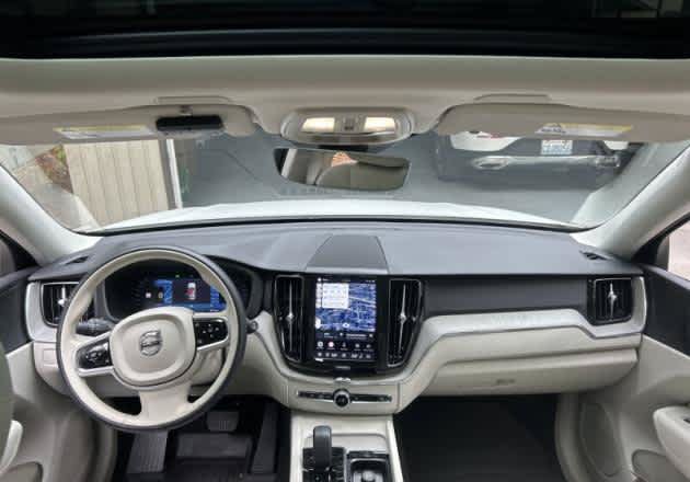 Used 2023 Volvo XC60 B5 Plus w/ Climate Package AWD/4WD image 4