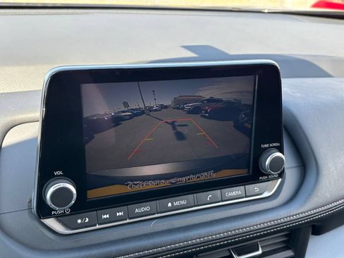 Used 2025 Nissan Rogue SV FWD image 25
