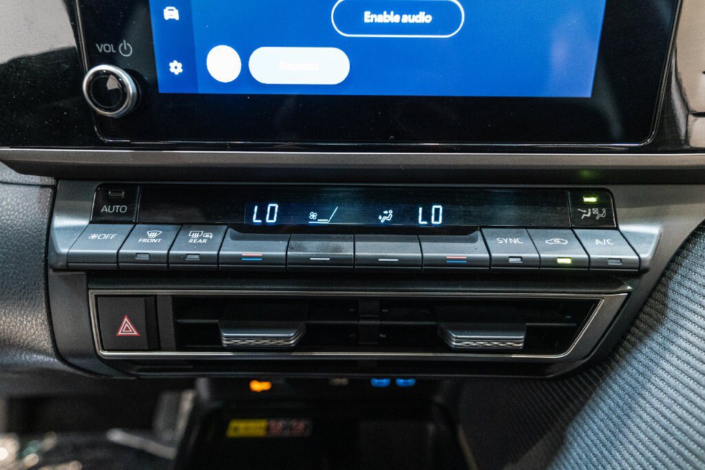 Used 2026 Toyota Camry SE w/ Convenience Package FWD image 27