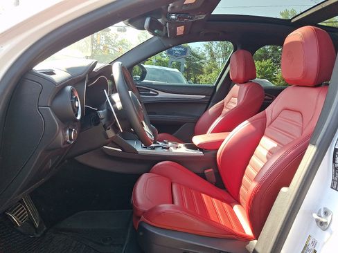 Used 2023 Alfa Romeo Stelvio Veloce AWD/4WD image 13