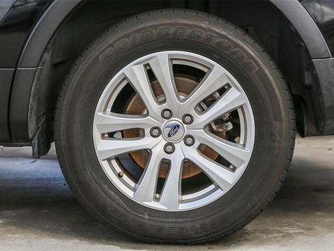 Used 2019 Ford Explorer XLT image 8