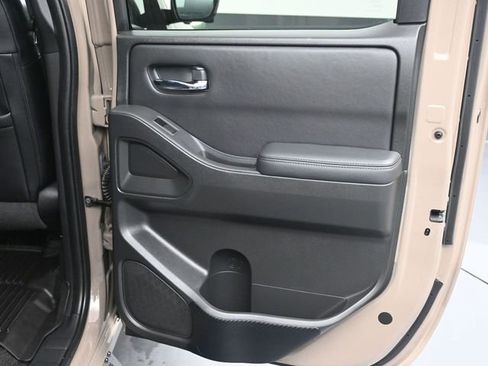 Used 2022 Nissan Frontier PRO-4X w/ Pro-4X Premium Package AWD/4WD image 13