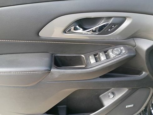 Used 2020 Chevrolet Traverse RS image 17