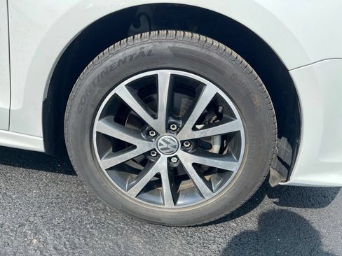 Used 2017 Volkswagen Jetta SE FWD image 12