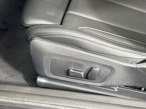 Used 2025 BMW 230i Coupe w/ M Sport Package image 19