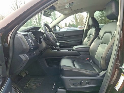 Used 2022 Nissan Pathfinder SL image 12