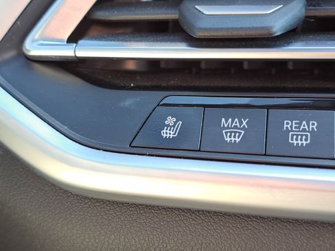 Used 2022 BMW X5 xDrive45e w/ M Sport Package image 21