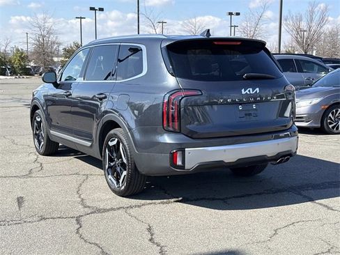 Used 2023 Kia Telluride EX w/ EX Captain's Chair Package image 4