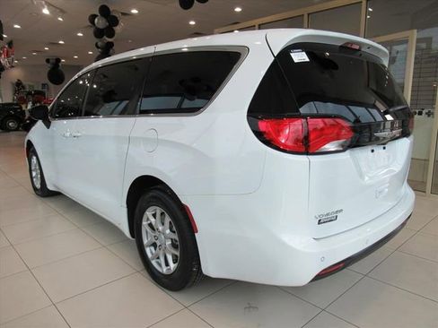 New 2026 Chrysler Voyager LX image 4