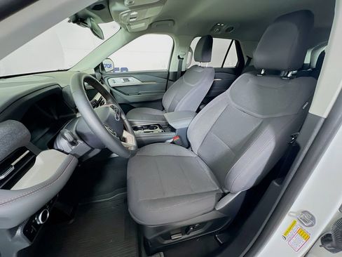 Used 2025 Ford Explorer Active image 13