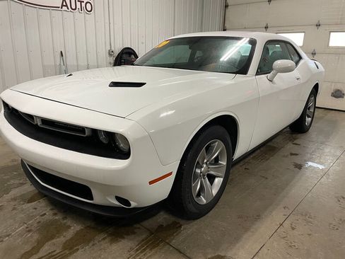 Used 2020 Dodge Challenger SXT image 2