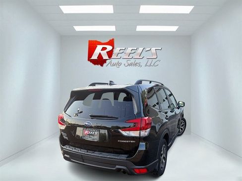Used 2019 Subaru Forester Premium w/ All-Weather Package AWD/4WD image 31