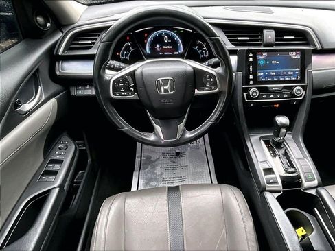 Used 2018 Honda Civic Touring image 5