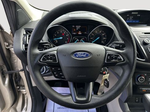 Used 2017 Ford Escape SE w/ SE Cold Weather Package AWD/4WD image 10