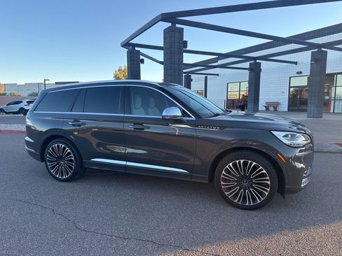 Used 2022 Lincoln Aviator Black Label w/ Class IV Trailer Tow Package image 2