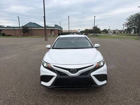 Used 2023 Toyota Camry SE FWD image 9