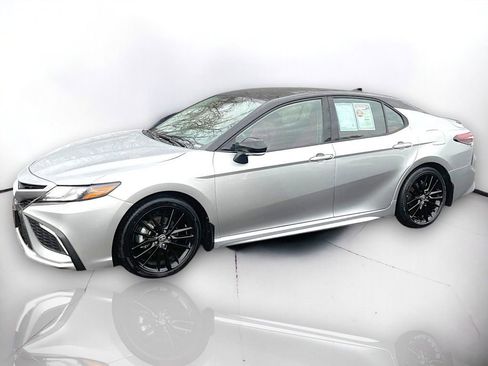 Used 2024 Toyota Camry XSE FWD image 2