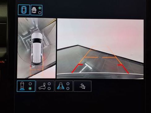 Used 2025 GMC Yukon XL Denali image 30