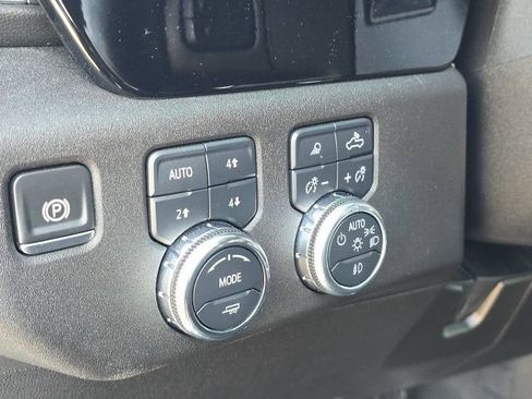 Used 2025 GMC Sierra 2500 SLT w/ SLT Premium Package AWD/4WD image 29