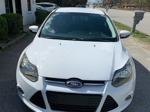 Used 2014 Ford Focus SE w/ SE Sport Package image 2