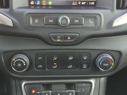 Used 2024 GMC Terrain SLE image 24