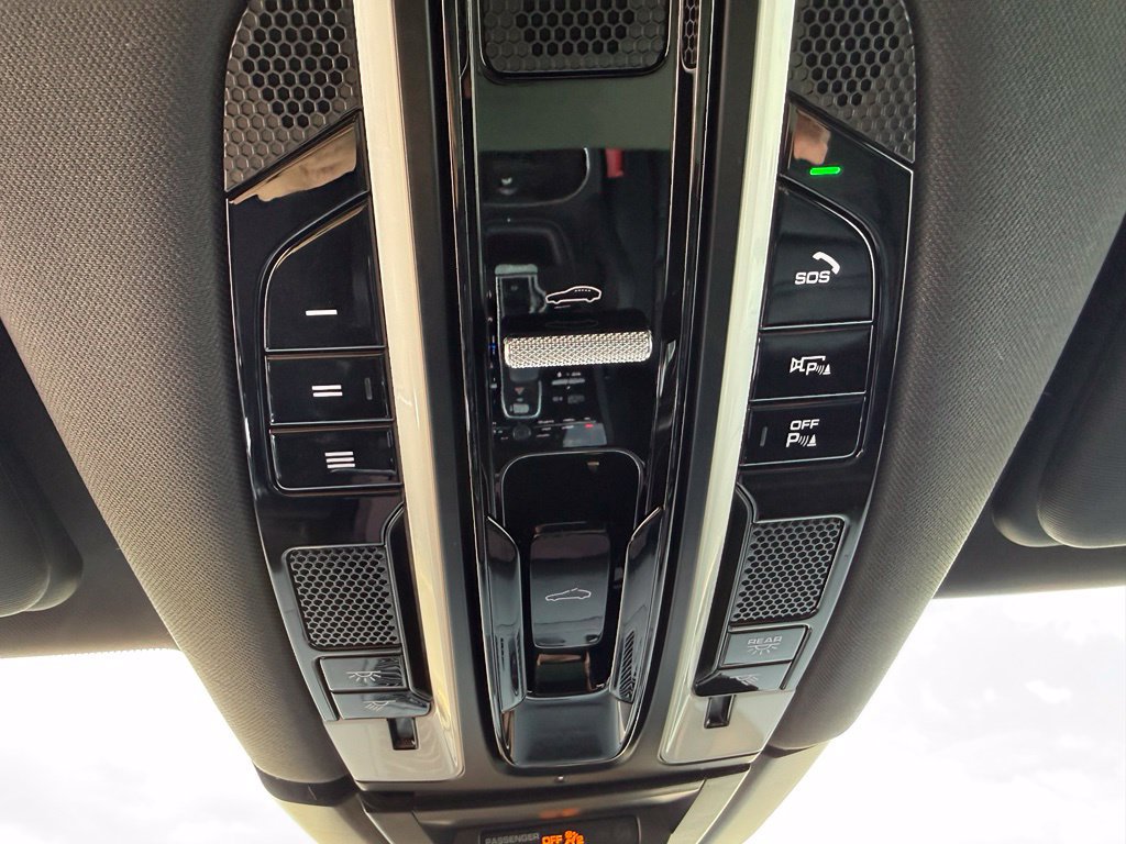 Used 2021 Porsche Cayenne AWD/4WD image 36