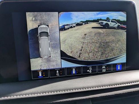 Used 2023 Chevrolet Suburban Z71 w/ Luxury Package AWD/4WD image 14