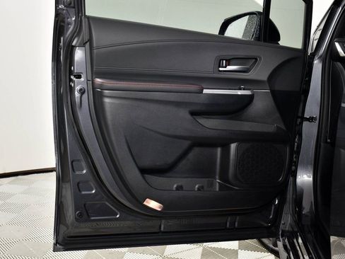 Used 2025 Toyota Sienna XSE w/ XSE Plus Package image 16