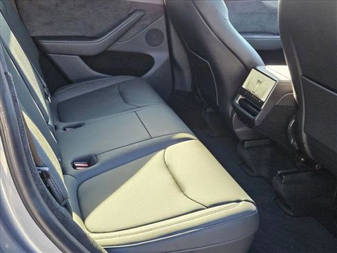 Used 2026 Tesla Model Y 2WD image 18