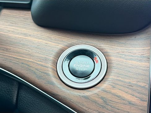 Used 2024 Jeep Grand Cherokee L Summit w/ High Altitude Package image 9