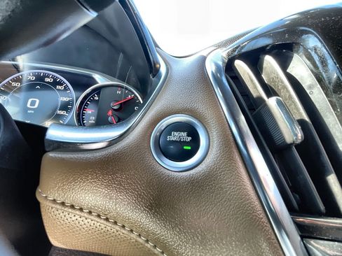 Used 2023 Chevrolet Traverse Premier image 17