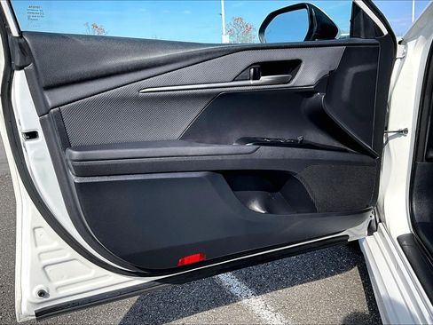 Used 2025 Toyota Camry SE image 21