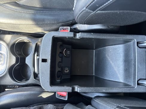 Used 2019 Jeep Cherokee Limited AWD/4WD image 25