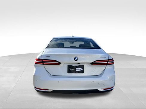 Used 2025 BMW 530i xDrive w/ Premium Package image 8
