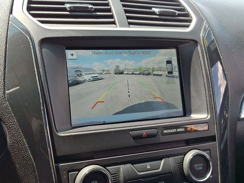 Used 2017 Ford Explorer XLT w/ Equipment Group 201A image 19