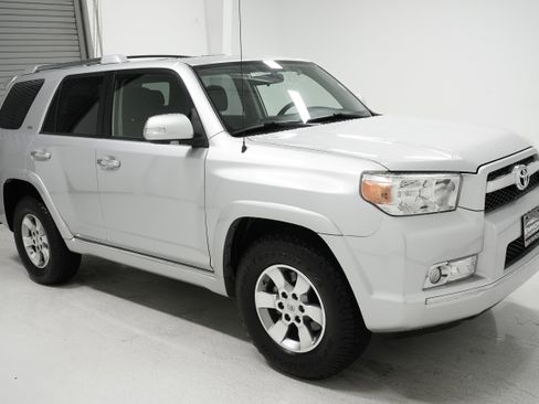 Used 2011 Toyota 4Runner SR5 w/ Convenience Pkg RWD image 3