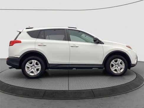 Used 2015 Toyota RAV4 LE image 8