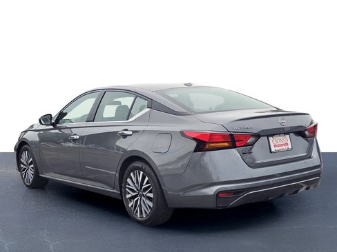 Used 2025 Nissan Altima 2.5 SV FWD image 10